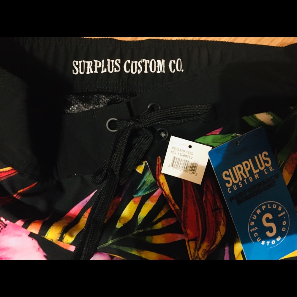 Surplus brand NWT men’s swimsuit trunks blk S M L - Picture 3 of 6